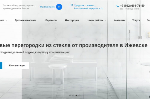 Стильная современная входная дверь в интерьере частного дома